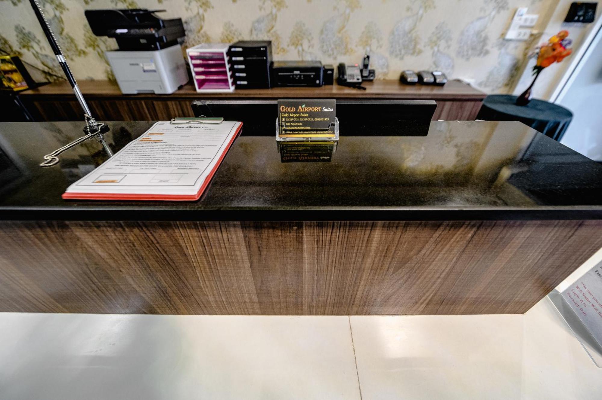 Gold Airport Suites Бангкок Екстер'єр фото