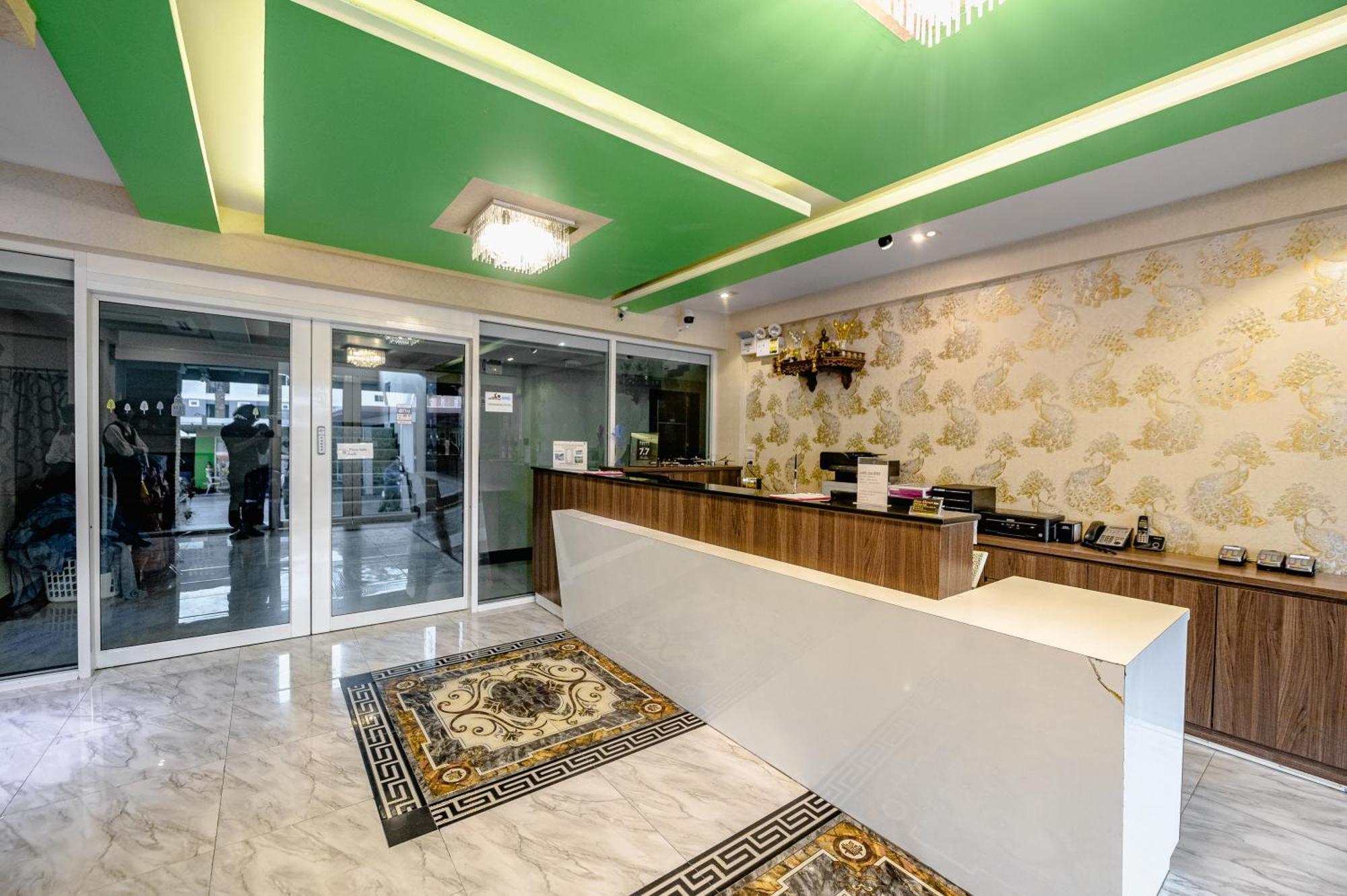 Gold Airport Suites Бангкок Екстер'єр фото