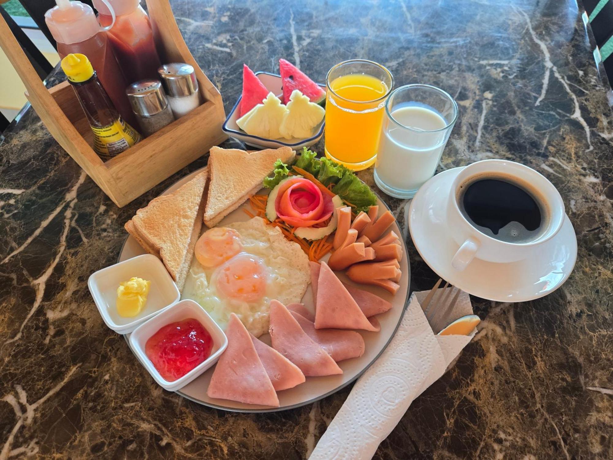 Gold Airport Suites Бангкок Екстер'єр фото