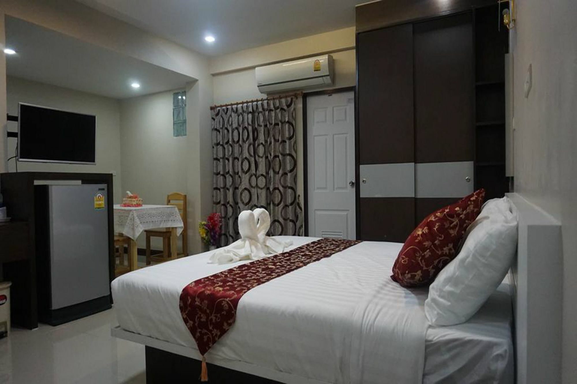 Gold Airport Suites Бангкок Екстер'єр фото