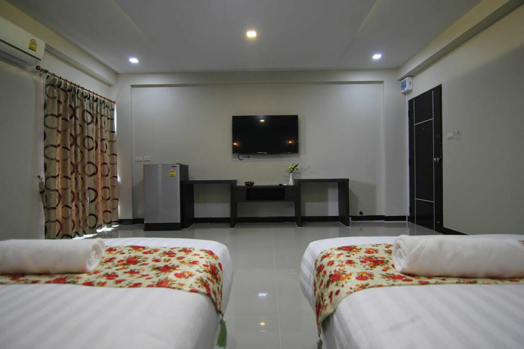 Gold Airport Suites Бангкок Екстер'єр фото