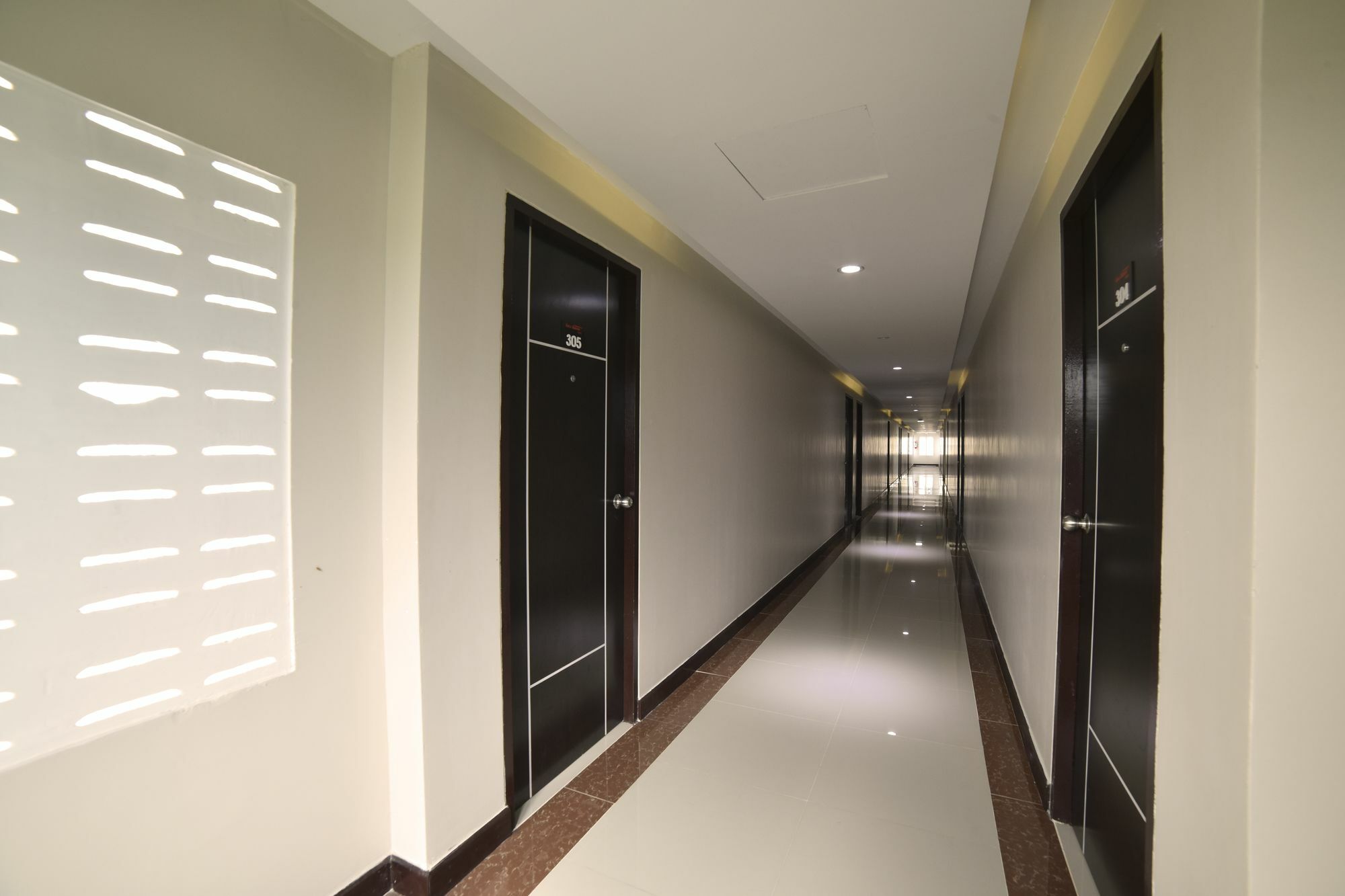 Gold Airport Suites Бангкок Екстер'єр фото