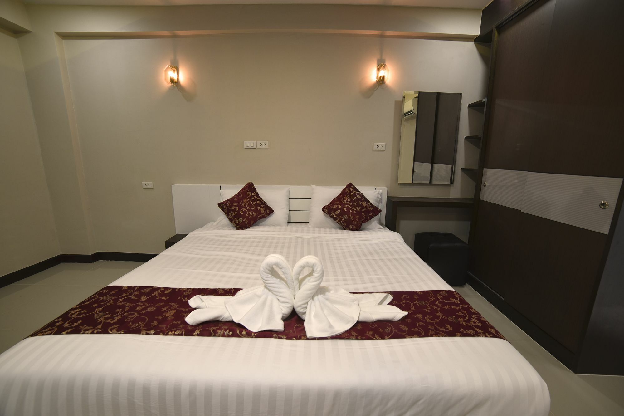Gold Airport Suites Бангкок Екстер'єр фото